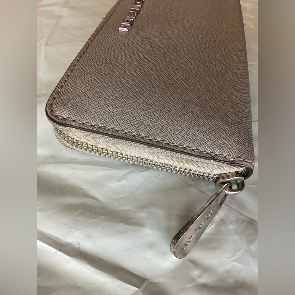Michael Kors Grey Wallet Zipper Closure Pre-Loved As-Is - Picture 5 of 13